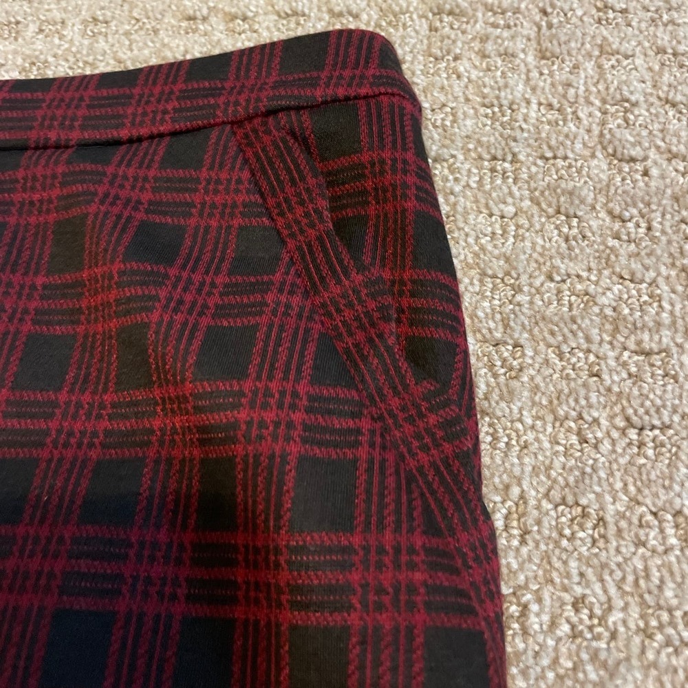 NWT- Skies Are Blue Red & Black Scalloped Hem Mini Skirt - Picture 7 of 7